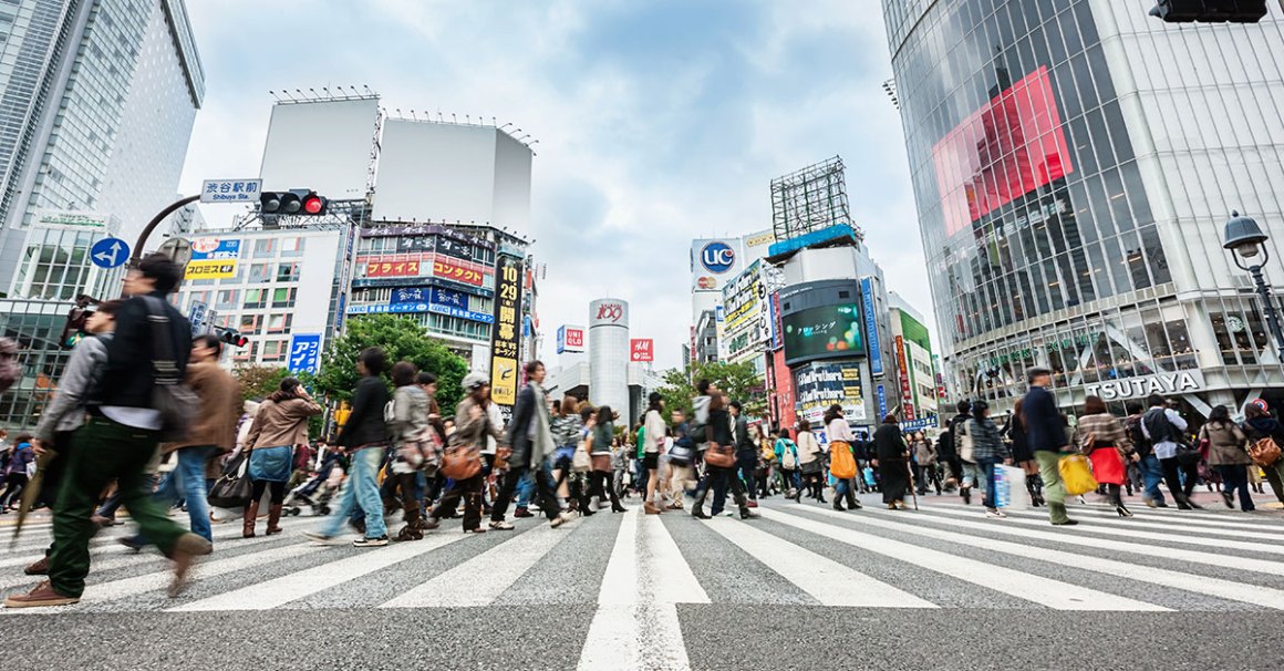 photo of shabuya crossing in tokyo japan